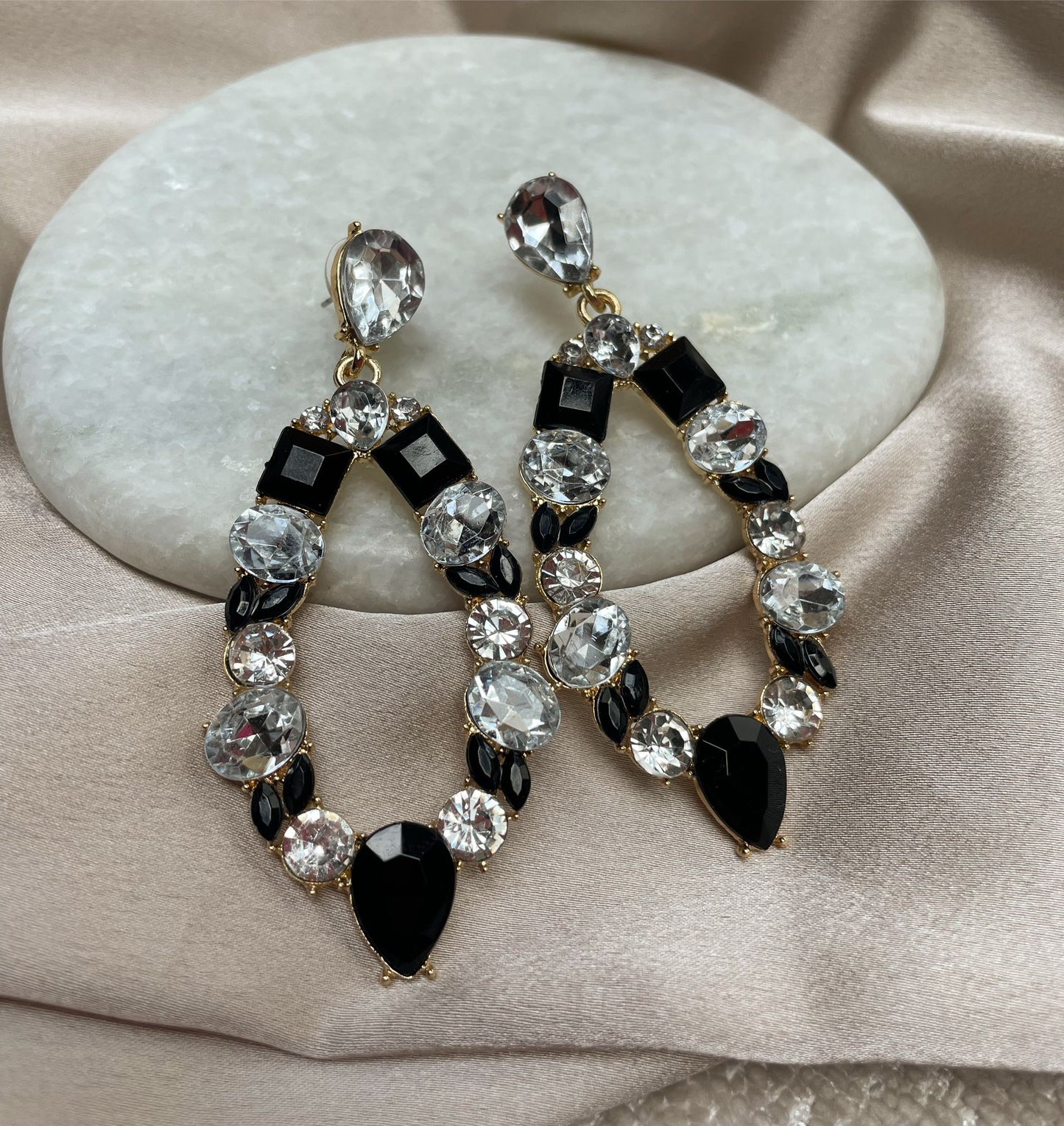 AA 0041 - Oorbellen - Rhinestone - Glass - Gold Plated - 7,7*3,5cm - Zwart